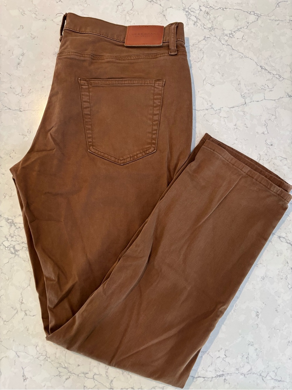 Lucky Brand Men’s Relaxed Jeans in Warm Brown